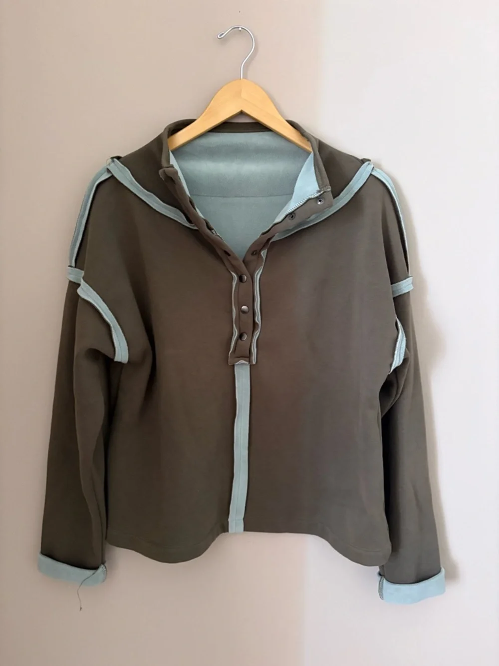 Olive Green Contrast-Trim Snap Pullover Size Medium - Picture 2 of 4